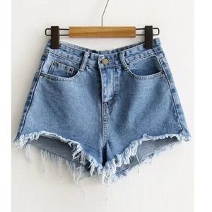 NWOT ripped denim shorts